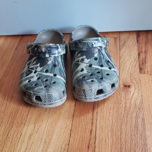 Kids Camouflage Crocs - Picture 1 of 3